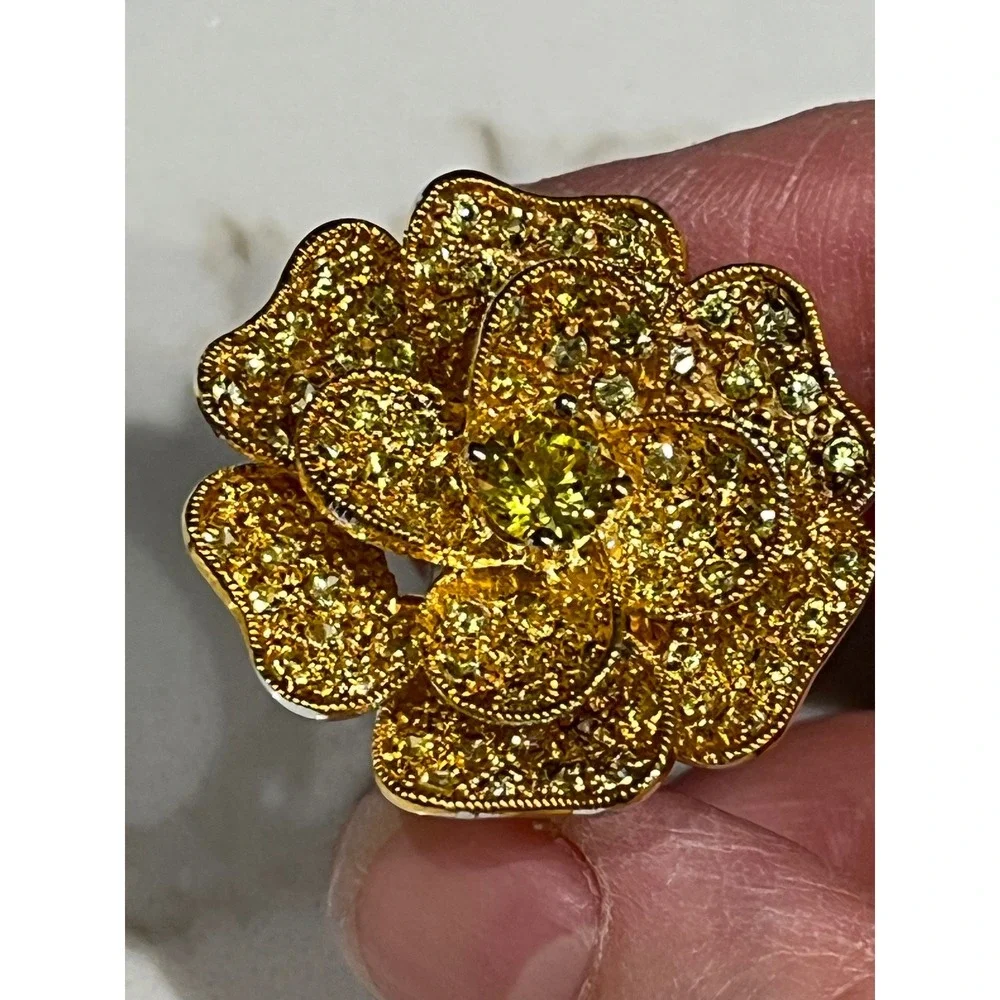 N/A glimmering gold